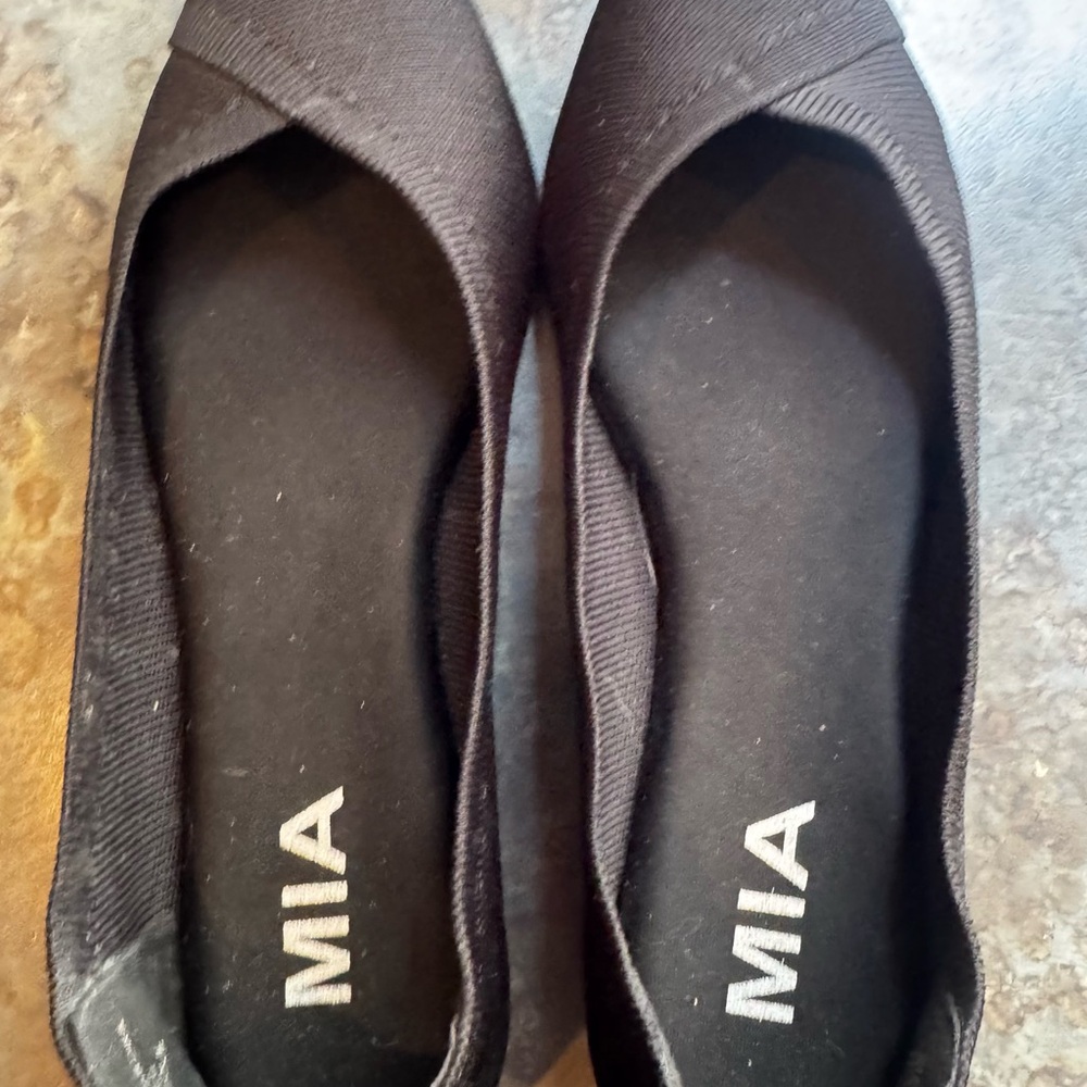 MIA Women's Classic Black Loafers
